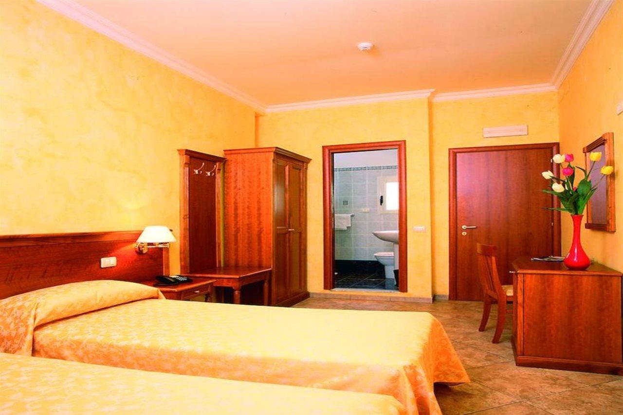 Hotel Kriss Roma Exterior foto